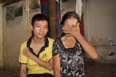 Á khoa ngh:èo ĐH Y Hà Nội: Mẹ sẽ phải bán bò để có tiền cho em đi học