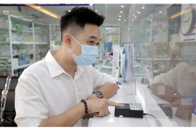 N/ÓNG: Từ nay không phải chờ vài tiếng đồng hồ, thủ tục khám chữa beenh BHYT chỉ mất 6 giây nhờ có món này