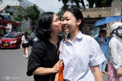 L//ộ diện: 8 học sinh là thủ khoa thi lớp 10 Hà Nội với gần 29/30 điểm